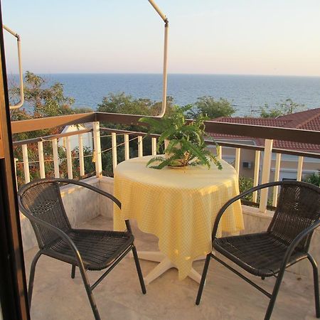 Hotel Nick House Plomari Exterior foto
