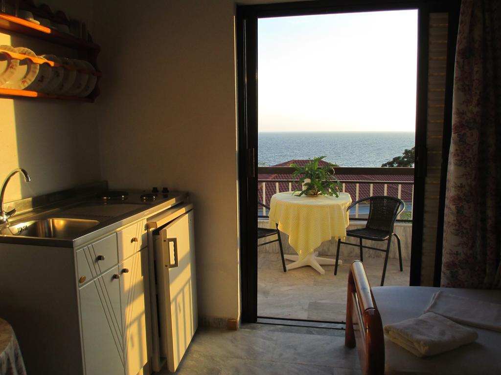 Hotel Nick House Plomari Exterior foto
