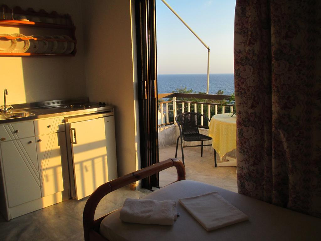 Hotel Nick House Plomari Exterior foto